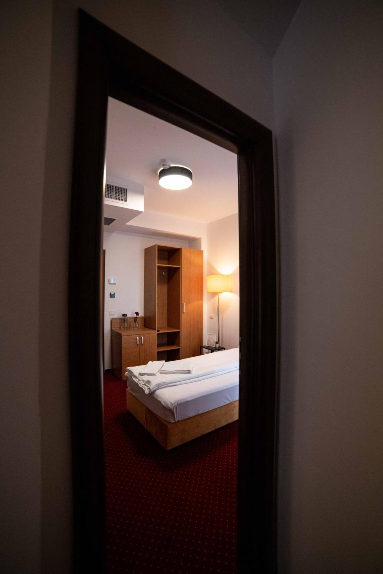 Bucharest Airport Accomodation Aparthotel Otopeni Eksteriør bilde